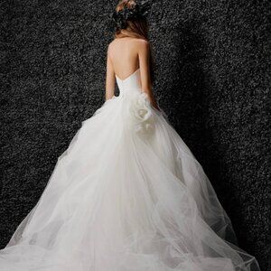 Vera Wang Bride Alizee Wedding Gown – Architectural Tulle Ballgown (Size 8)